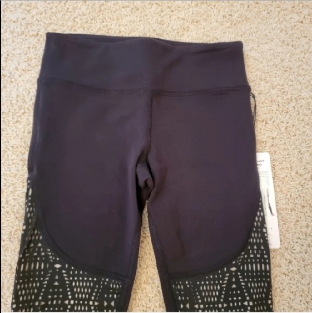 ALO Yoga West Coast Laser Cut Leggings Black & Buff Size XS NWT